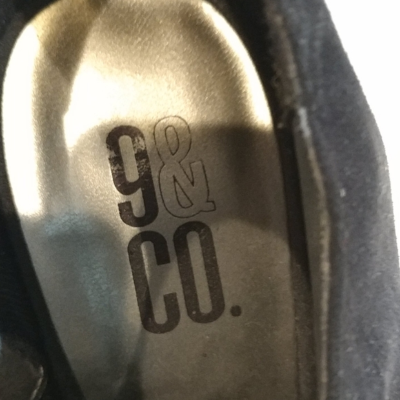 9 &Co. Gorgeous Black Suede Heels - Picture 3 of 4